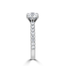 round diamond engagement ring